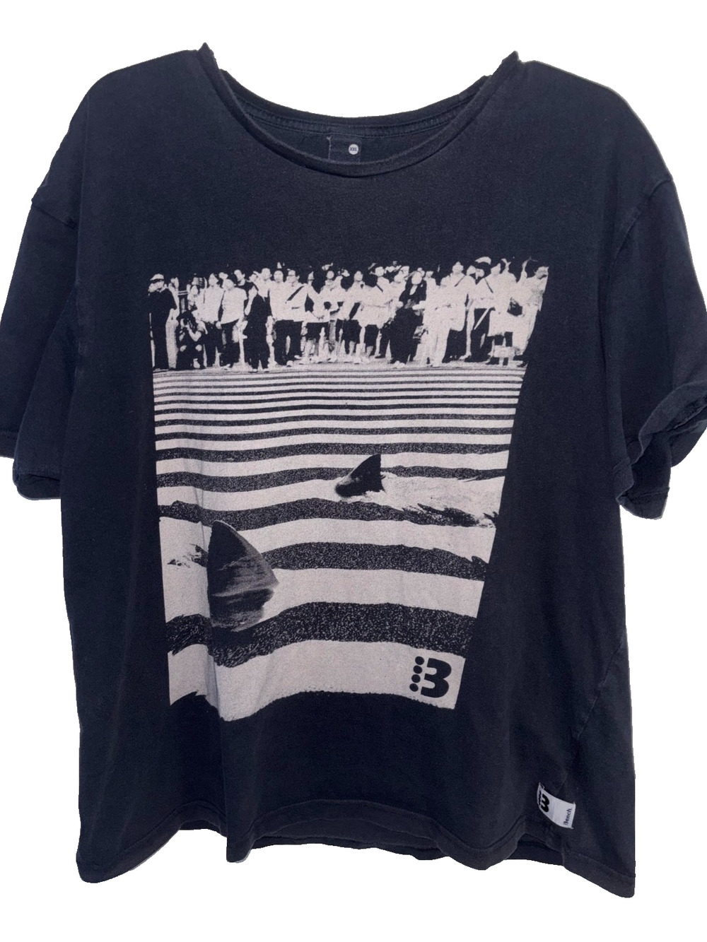 Bench T Shirt Mens XXL Black Graphic Short Sleeve Streetwear Crosswalk Shark Fin